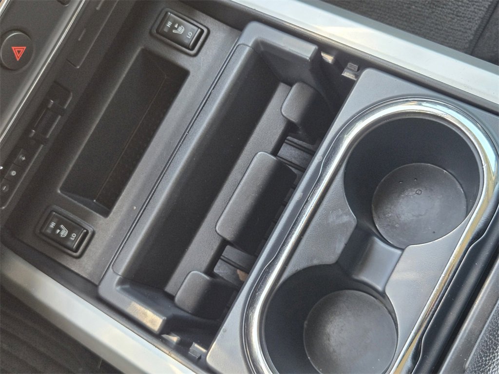 Used 2020 Nissan Titan SL w/ Moonroof Package image 20