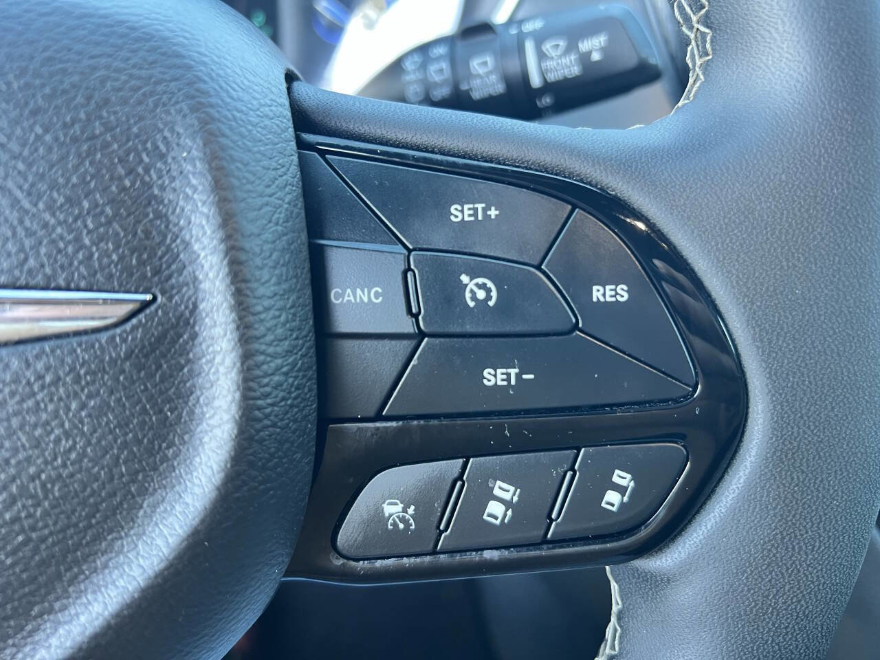 Used 2023 Chrysler Pacifica Touring-L w/ S Appearance Package image 26