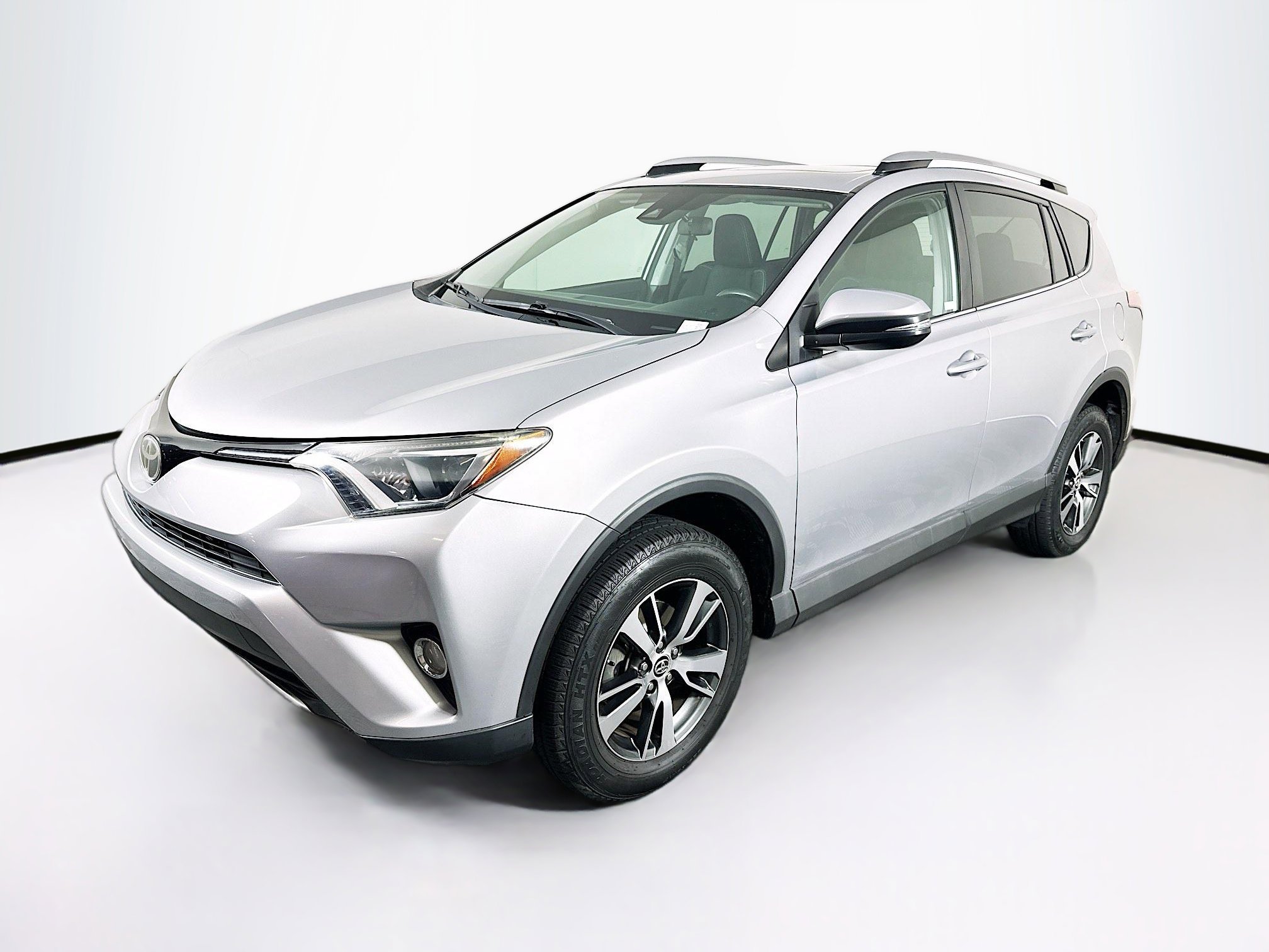 Used 2018 Toyota RAV4 XLE image 3
