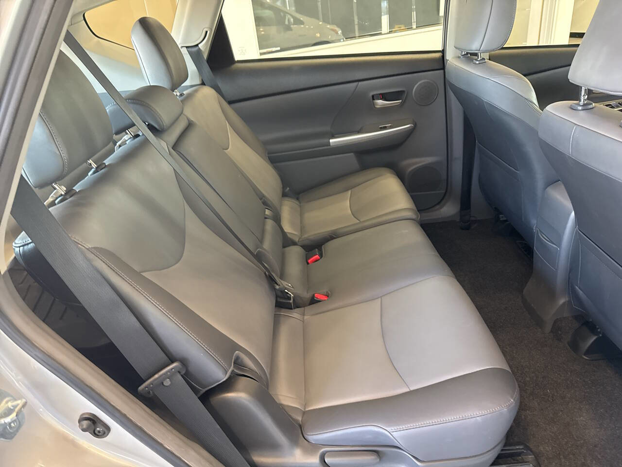 Used 2014 Toyota Prius V Five image 40