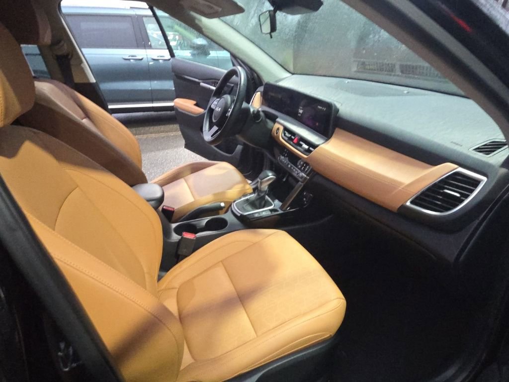 Used 2024 Kia Seltos EX image 8