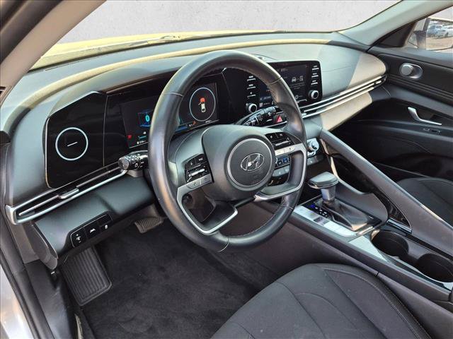 Used 2022 Hyundai Elantra SEL w/ Convenience + Premium Package FWD image 14