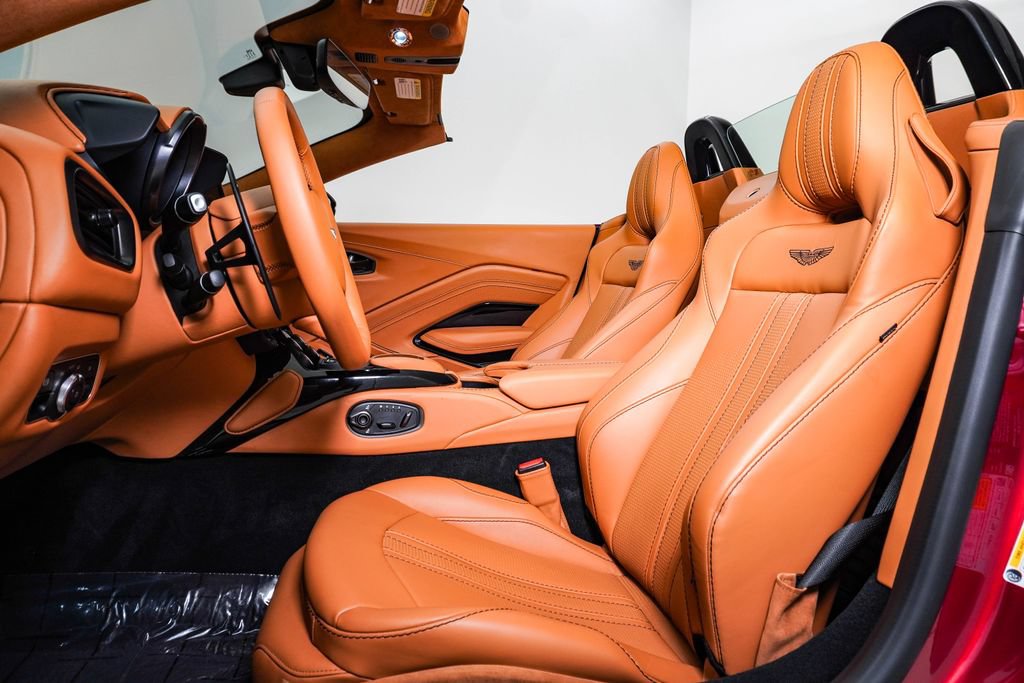 Used 2023 Aston Martin V8 Vantage Roadster RWD image 23