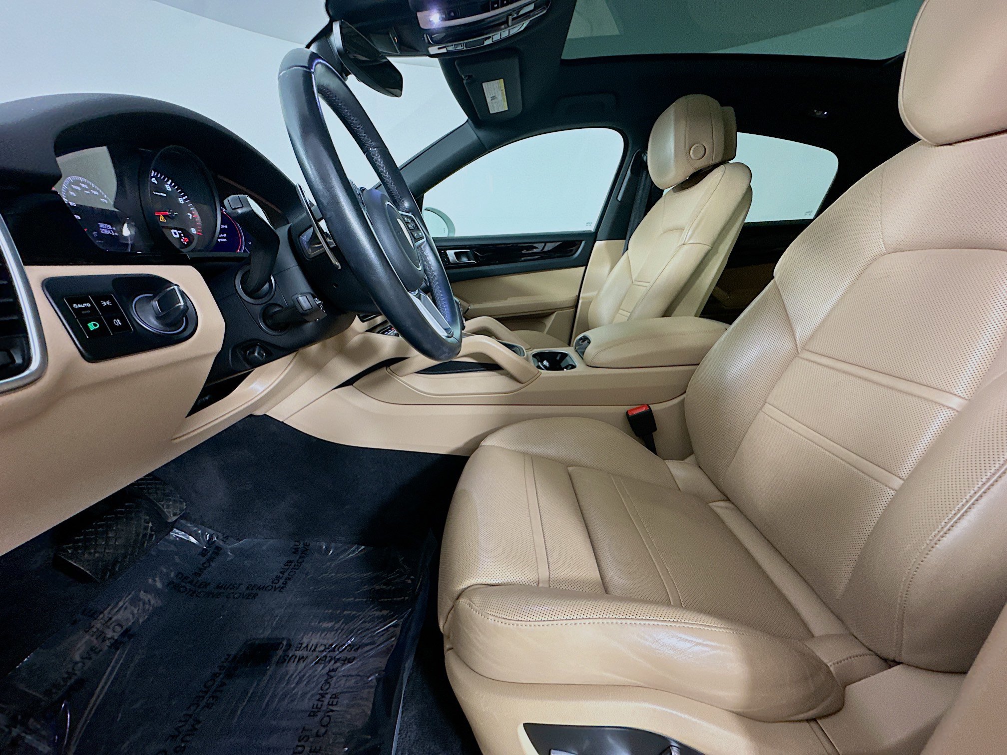 Used 2021 Porsche Cayenne Coupe image 29