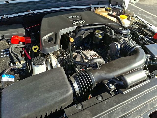 Used 2019 Jeep Wrangler Unlimited Sahara w/ Advanced Safety Group image 28