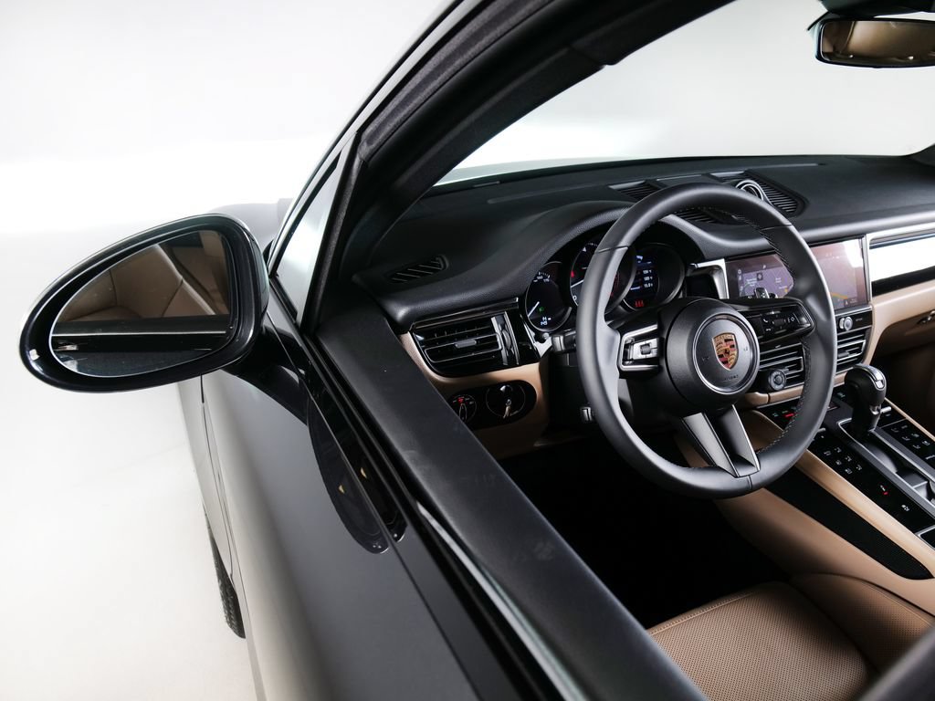 Certified 2026 Porsche Macan AWD/4WD image 24