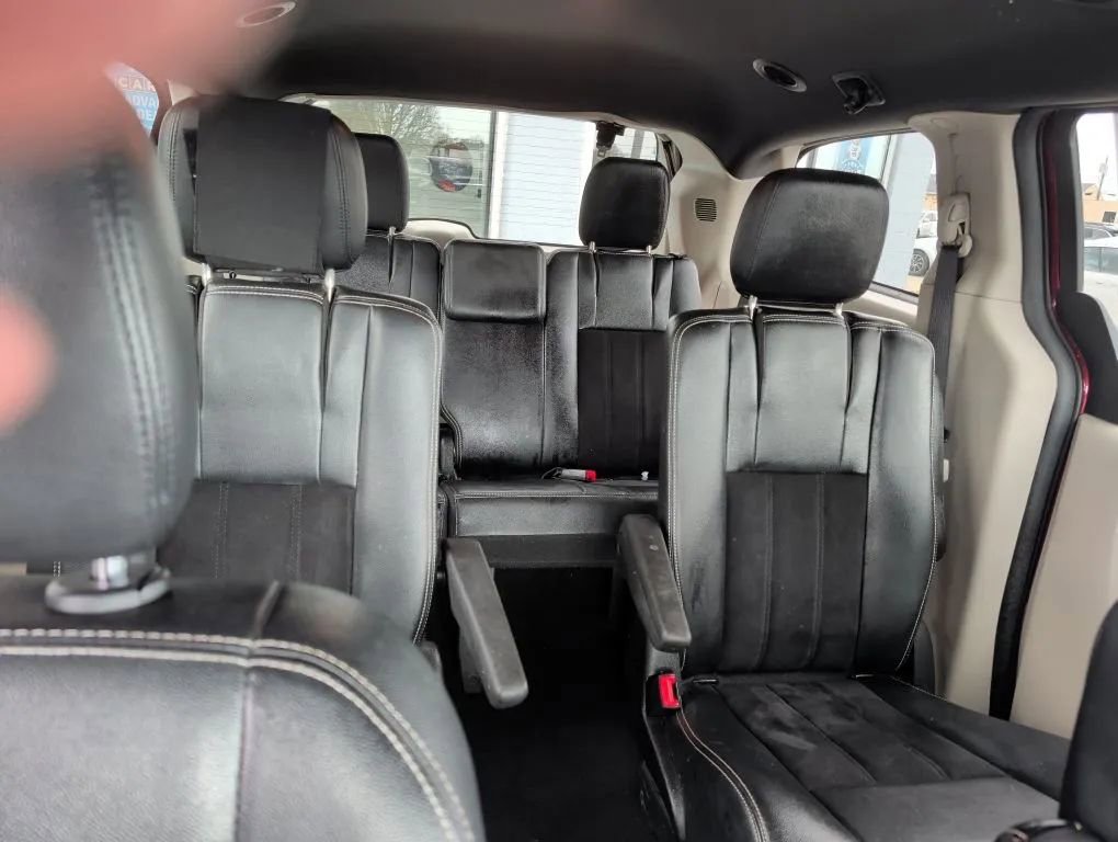 Used 2018 Dodge Grand Caravan SXT image 29