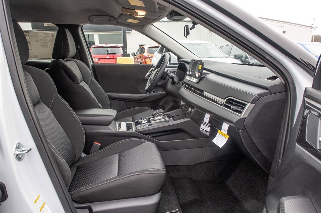 New 2025 Mitsubishi Outlander ES AWD/4WD image 19