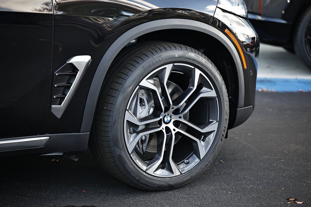 New 2026 BMW X5 xDrive50e w/ Climate Comfort Package image 5