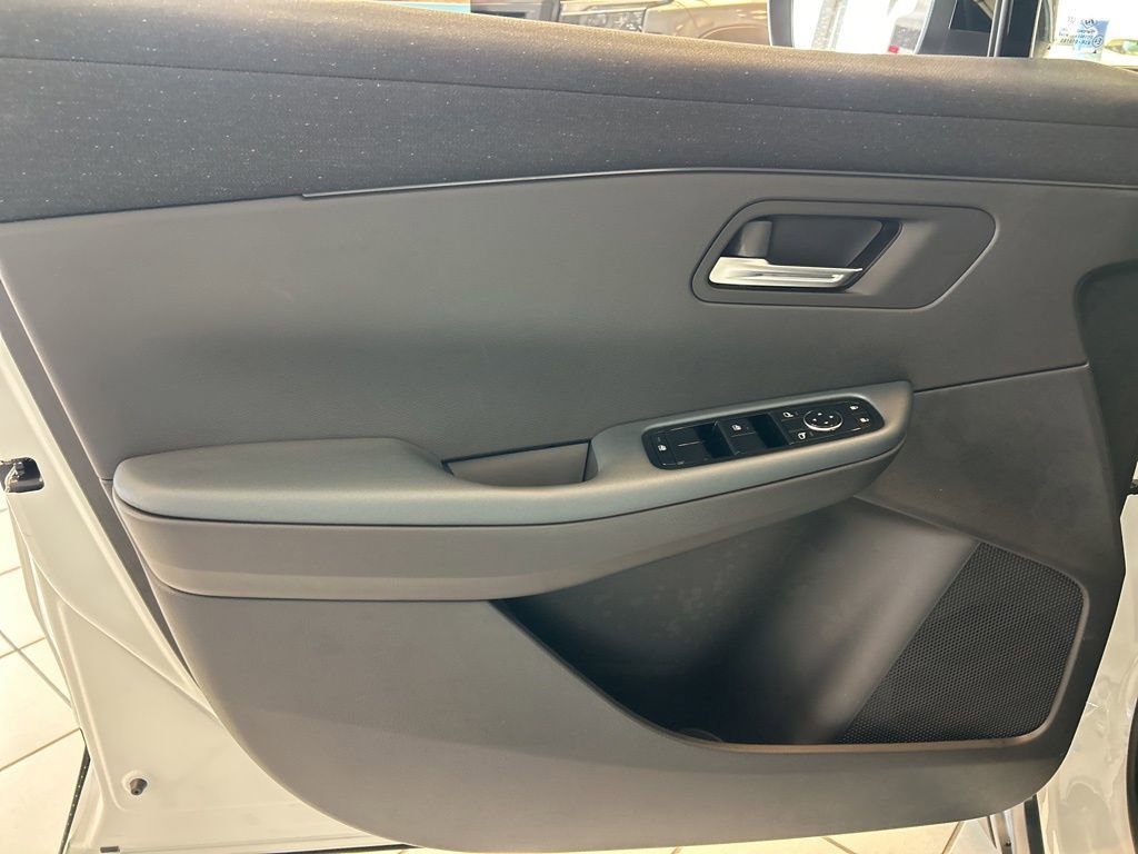 New 2026 Nissan Leaf SV+ w/ Floor Mat Package (SV+) image 18