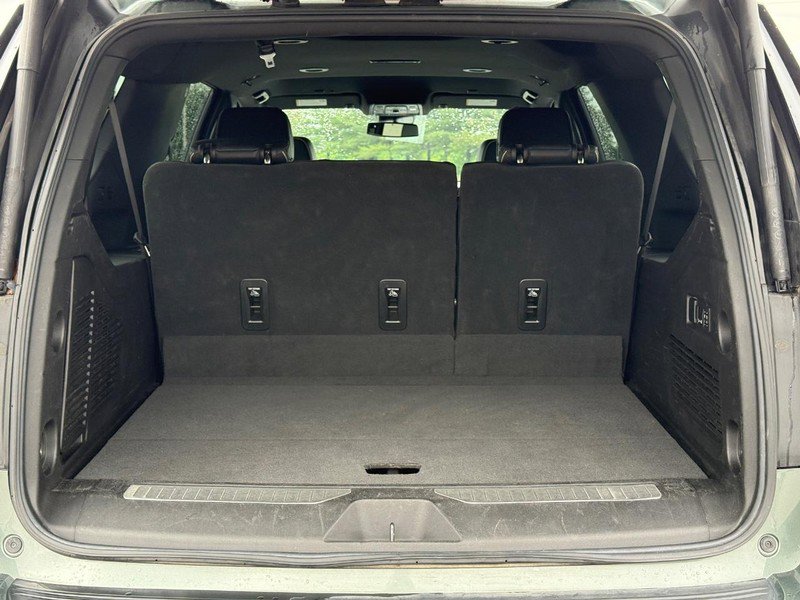 Used 2023 Chevrolet Suburban Premier AWD/4WD image 6
