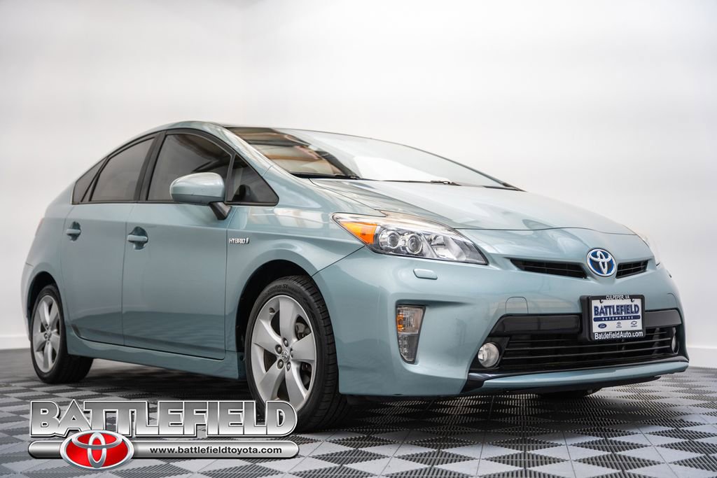 Used 2015 Toyota Prius Five FWD image 1