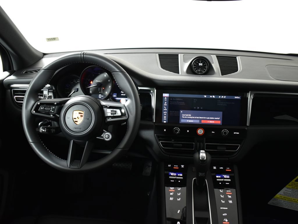 Used 2026 Porsche Macan AWD/4WD image 17
