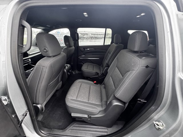 Used 2025 Chevrolet Traverse LT image 7