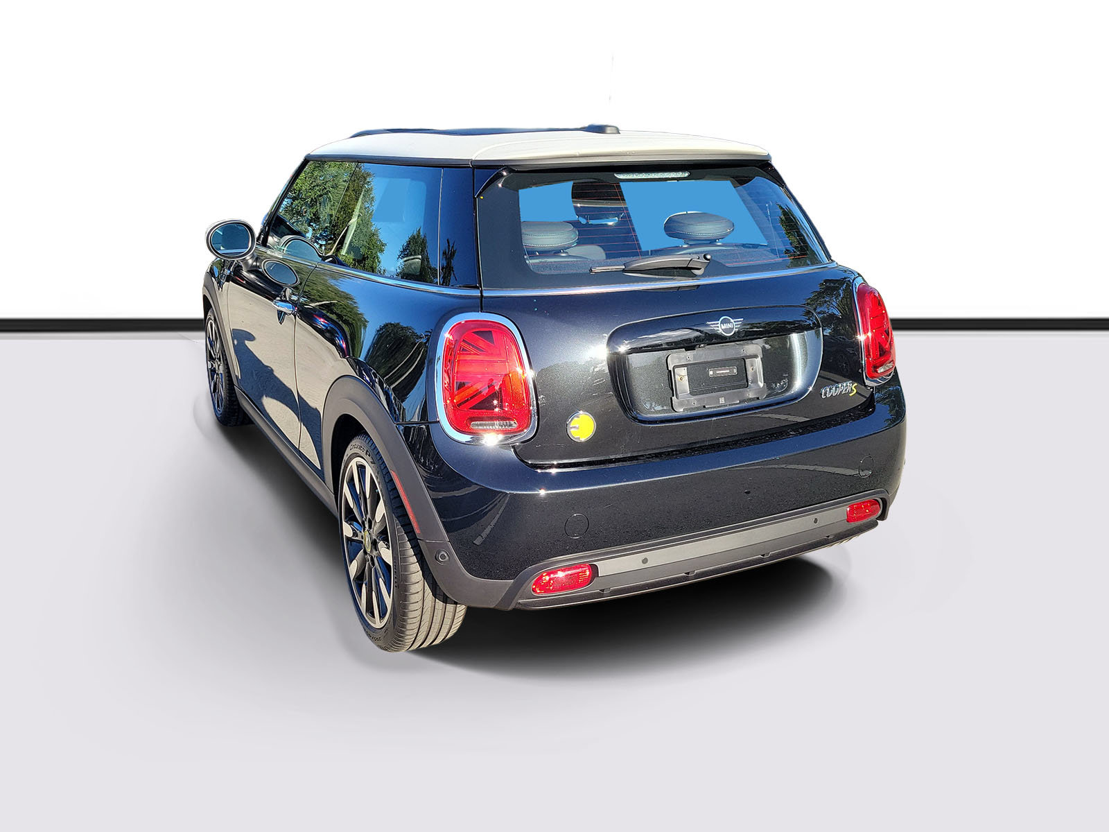 Used 2024 MINI Cooper SE FWD image 3