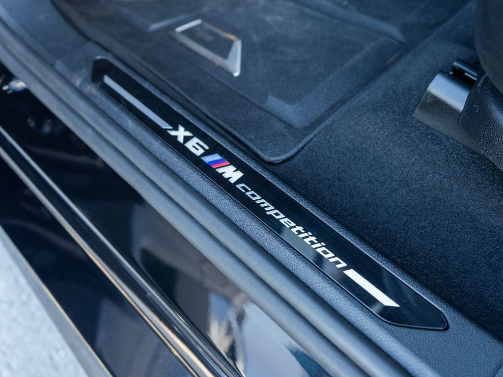 Used 2024 BMW X6 M Competition image 31