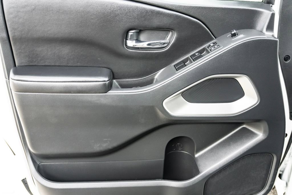 Used 2025 Nissan Frontier SV RWD image 10