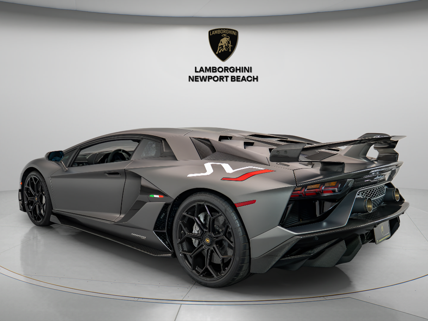 Used 2020 Lamborghini Aventador SVJ AWD/4WD image 4