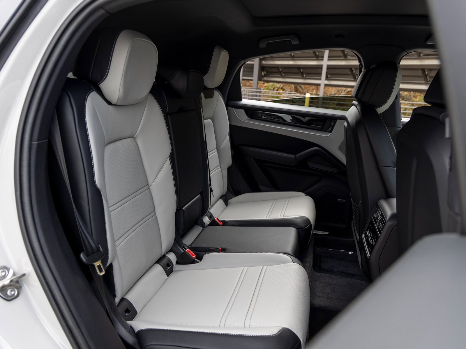 New 2025 Porsche Cayenne Coupe image 43