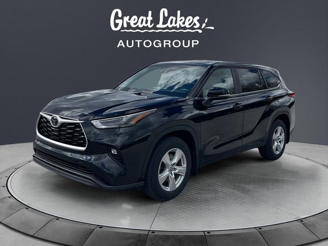 Used 2023 Toyota Highlander LE FWD image 1