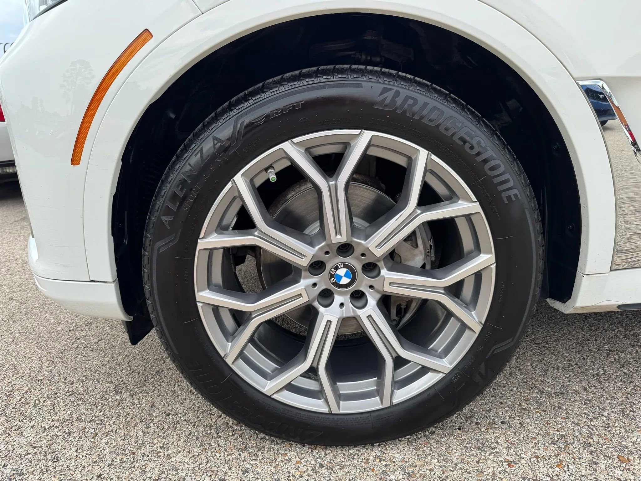 Used 2021 BMW X7 xDrive40i w/ Premium Package image 12