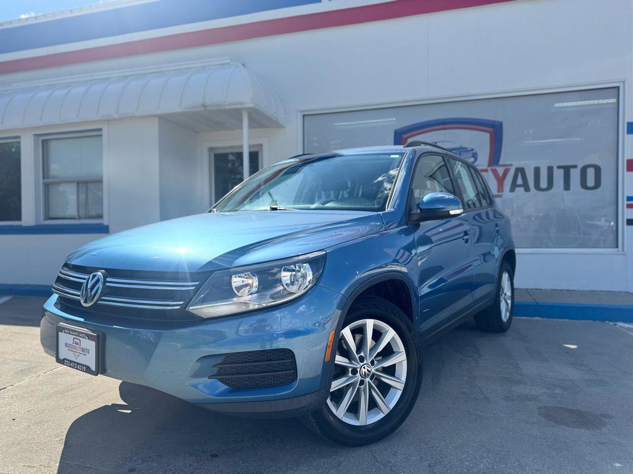Used 2017 Volkswagen Tiguan Limited w/ Premium Package AWD/4WD image 2