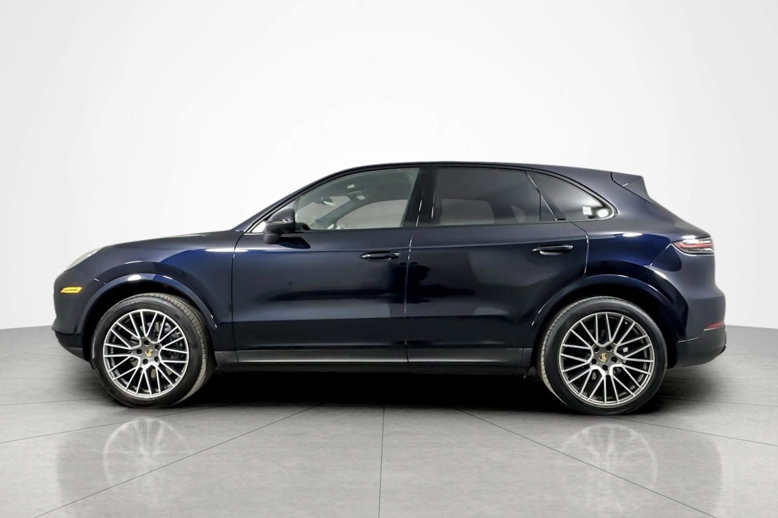 Used 2022 Porsche Cayenne Platinum Edition AWD/4WD image 2