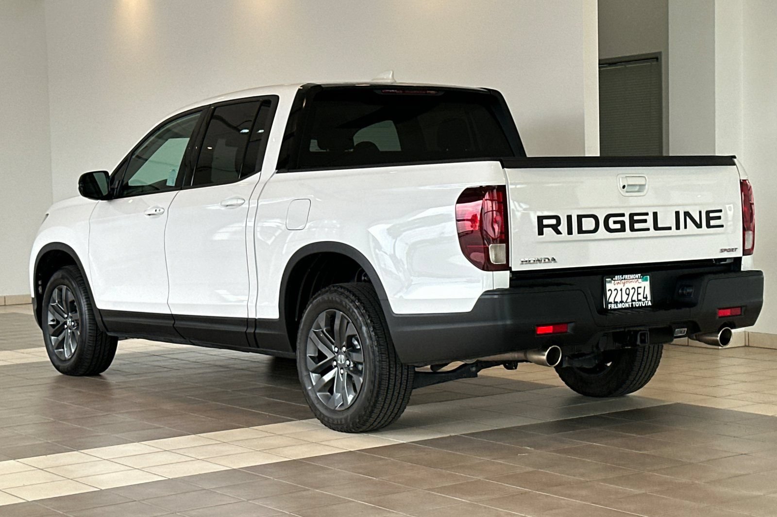Used 2025 Honda Ridgeline Sport image 6