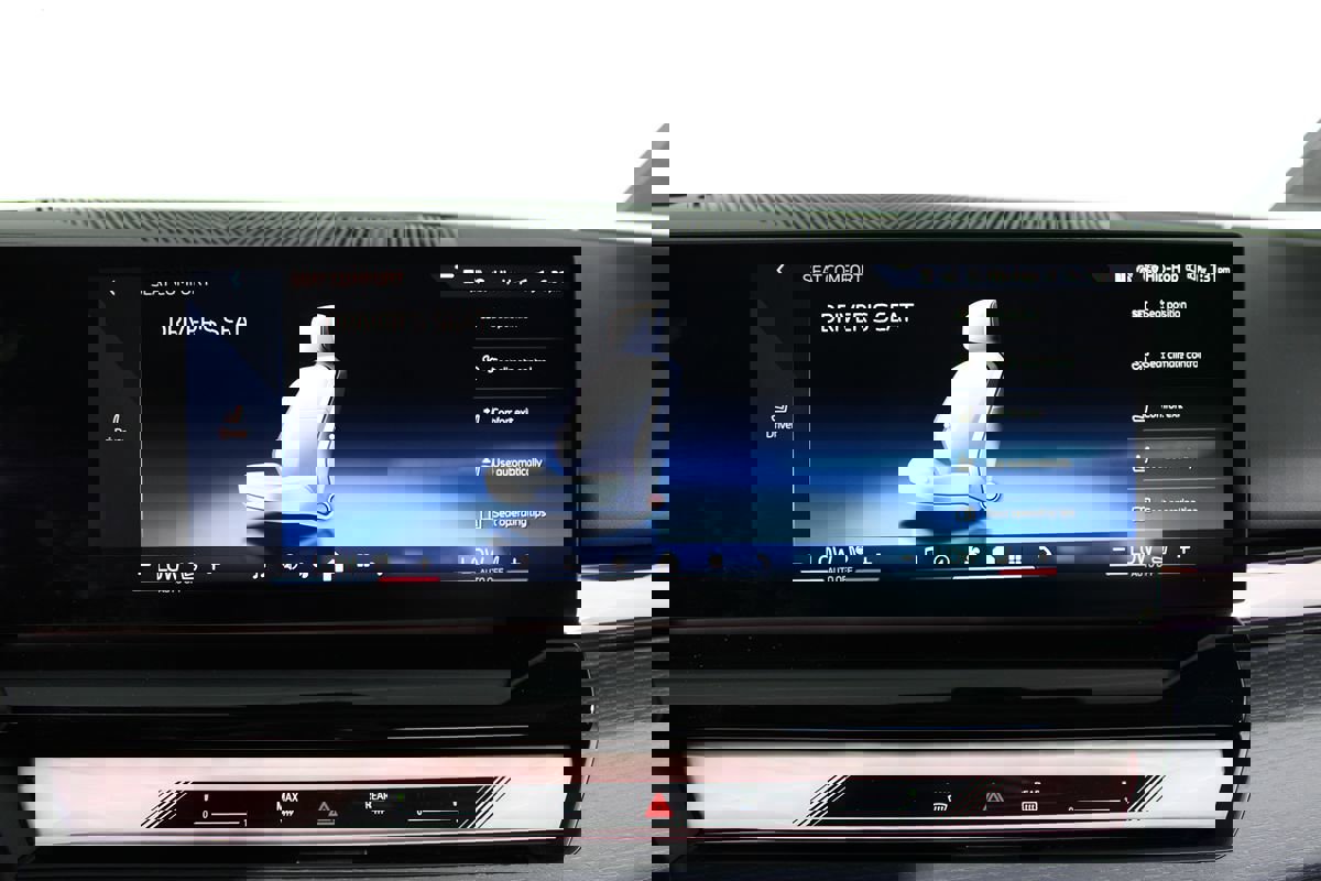 Used 2025 BMW i5 eDrive40i w/ M Sport Package image 16