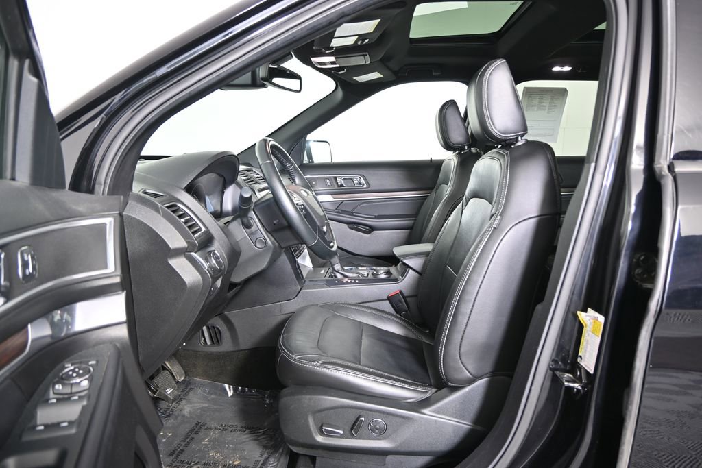 Used 2018 Ford Explorer Limited w/ Equipment Group 301A AWD/4WD image 22