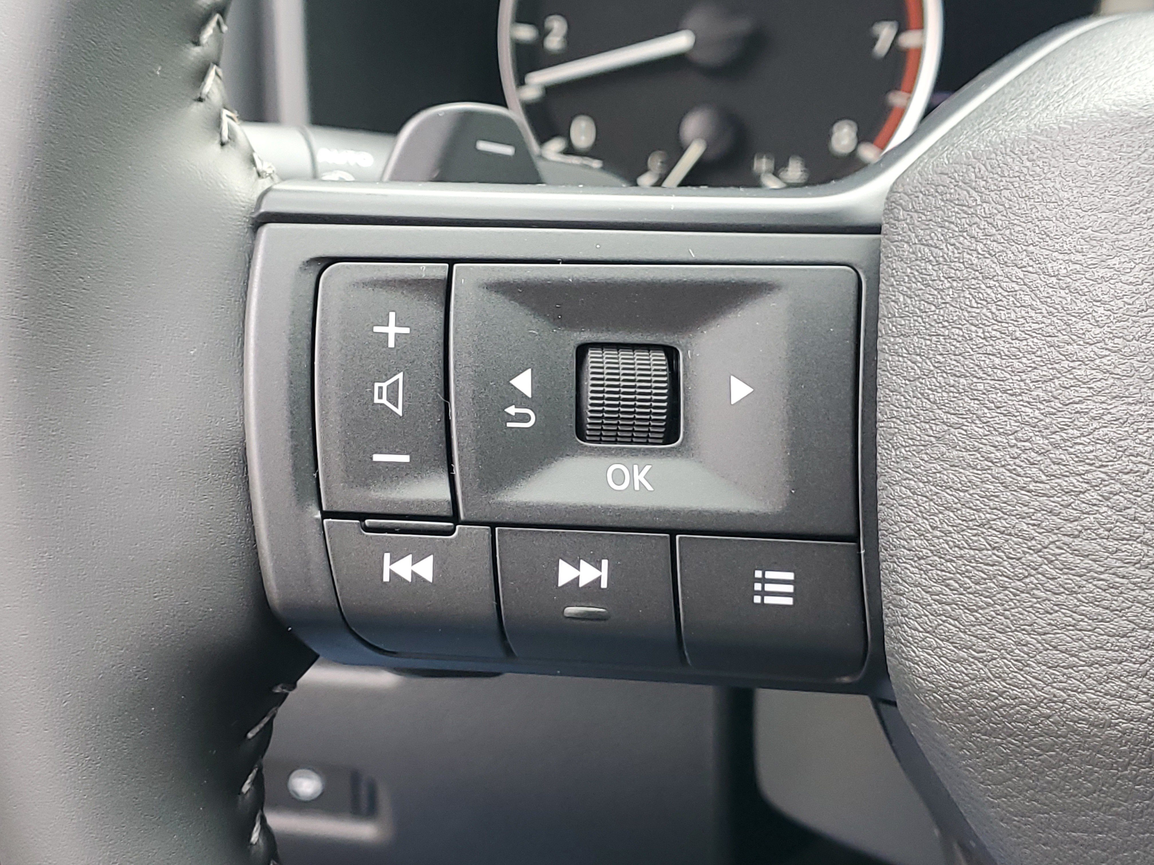 New 2027 Nissan Rogue SV w/ Cold Weather Package AWD/4WD image 9