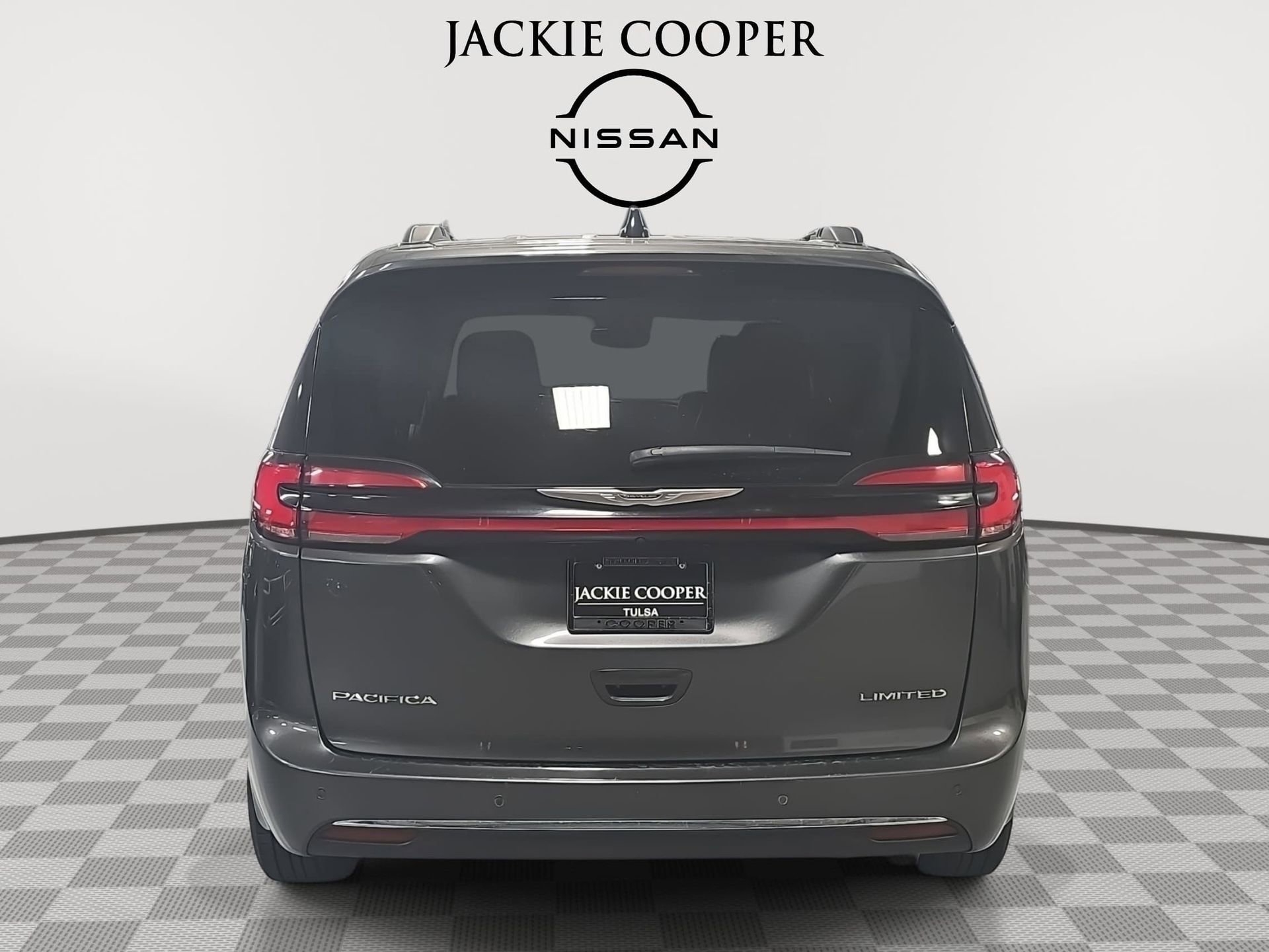 Used 2023 Chrysler Pacifica Limited image 6