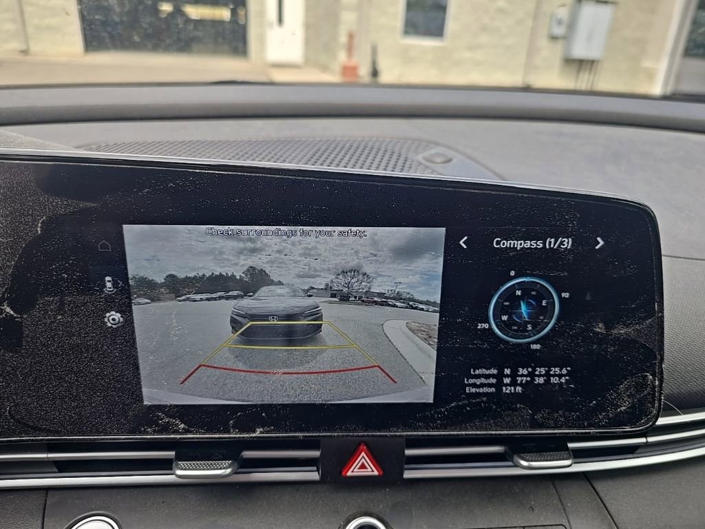 Used 2025 Hyundai Elantra Limited image 27