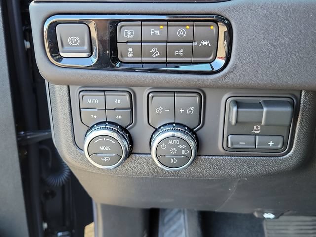 New 2026 GMC Yukon AT4 Ultimate AWD/4WD image 15
