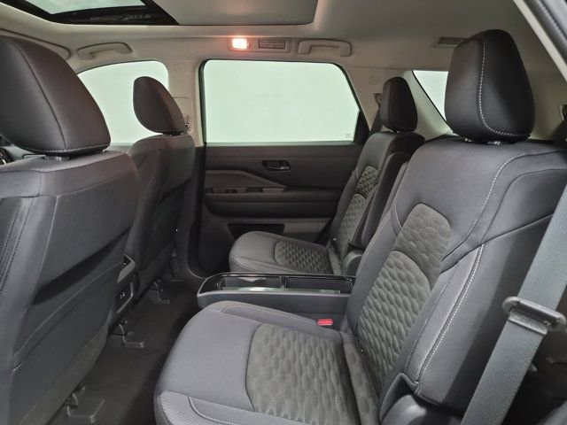 Used 2025 Nissan Pathfinder SV w/ SV Premium Package image 16