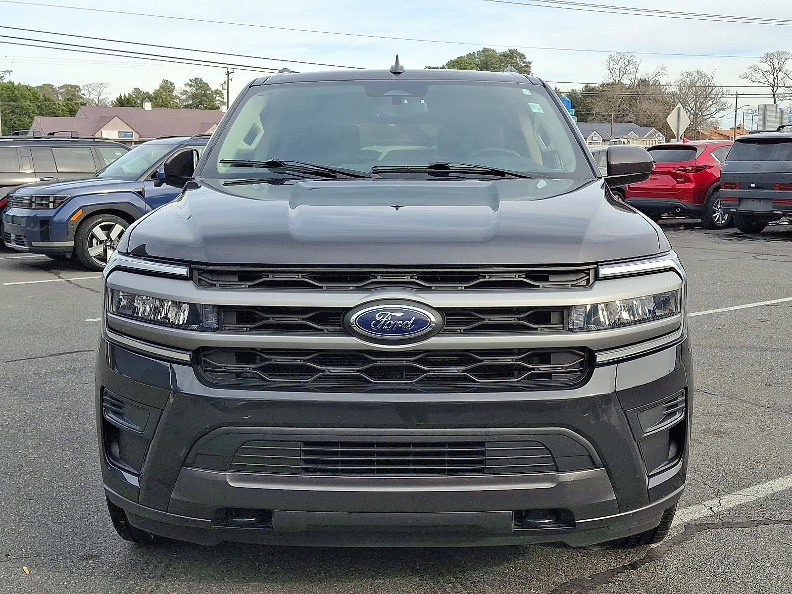 Used 2023 Ford Expedition Max XLT image 2