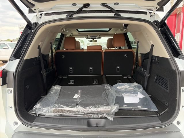 New 2026 Nissan Pathfinder Platinum w/ Cargo Package FWD image 19