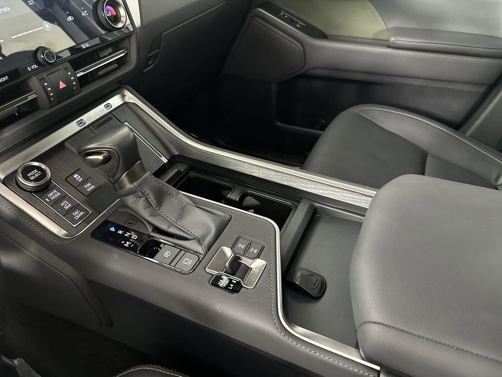 Used 2024 Lexus GX 550 image 21