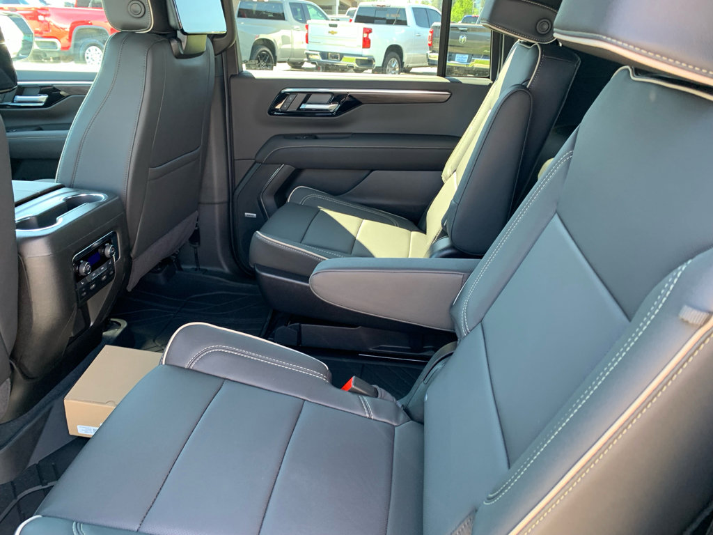 New 2026 Chevrolet Suburban Premier AWD/4WD image 16