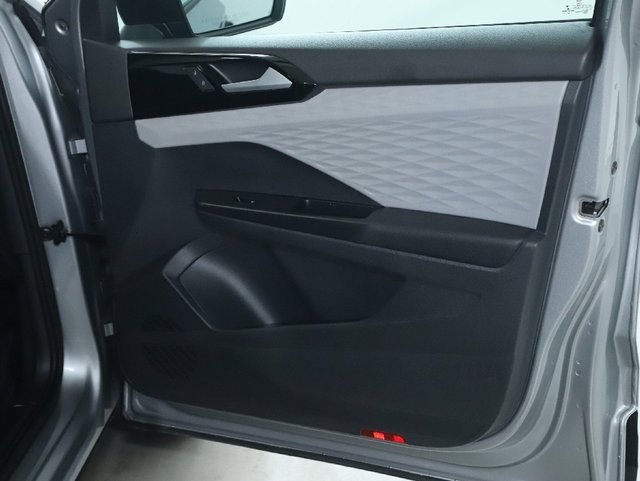 Certified 2023 Volkswagen Taos S image 34