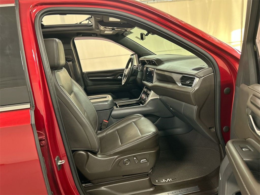 Used 2022 GMC Yukon XL Denali w/ Denali Ultimate Package image 24