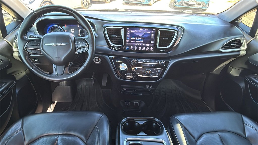 Used 2020 Chrysler Pacifica Touring-L Plus image 18