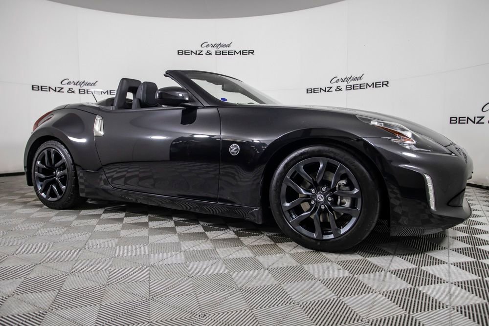 Used 2018 Nissan 370Z Touring image 4