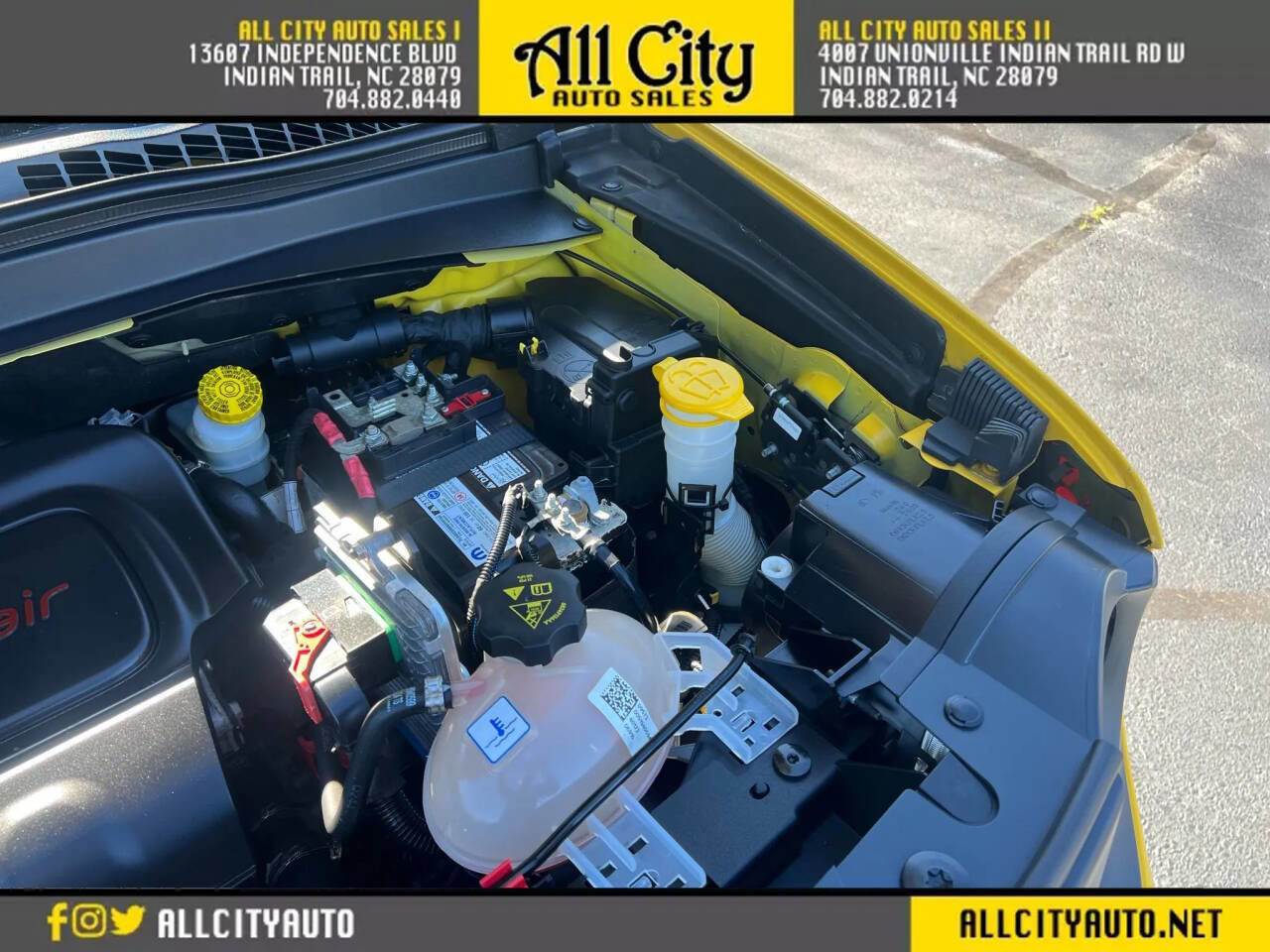 Used 2015 Jeep Renegade Latitude w/ Popular Equipment Group image 39