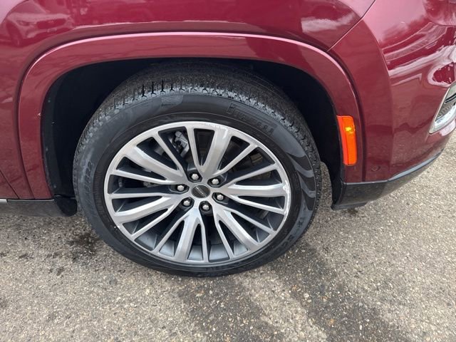 Used 2024 Jeep Grand Wagoneer L Series III image 11