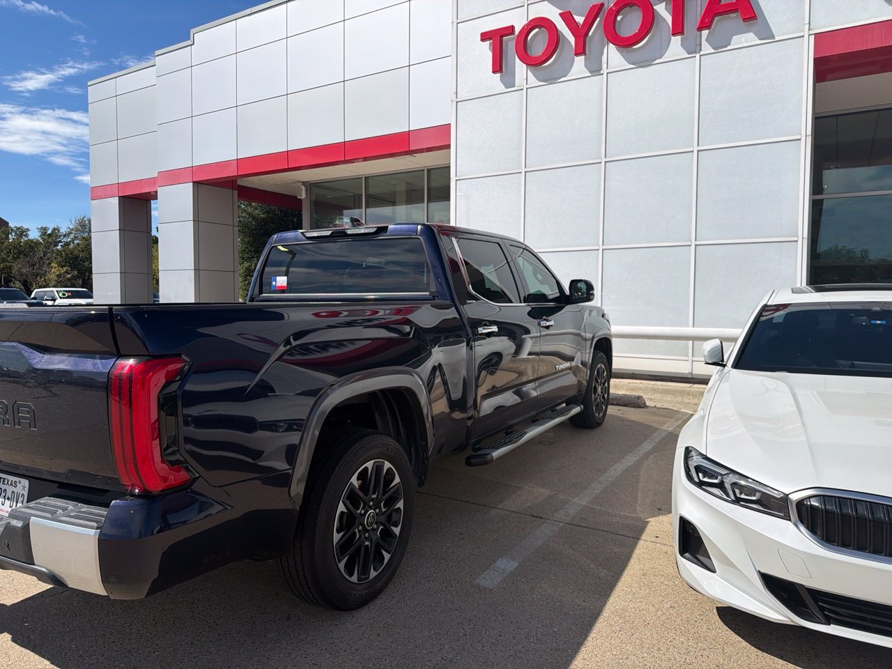 Used 2023 Toyota Tundra Limited w/ Power Package AWD/4WD image 3