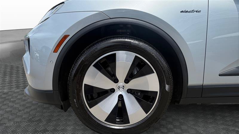 Used 2024 Porsche Macan 4 Electric AWD/4WD image 9