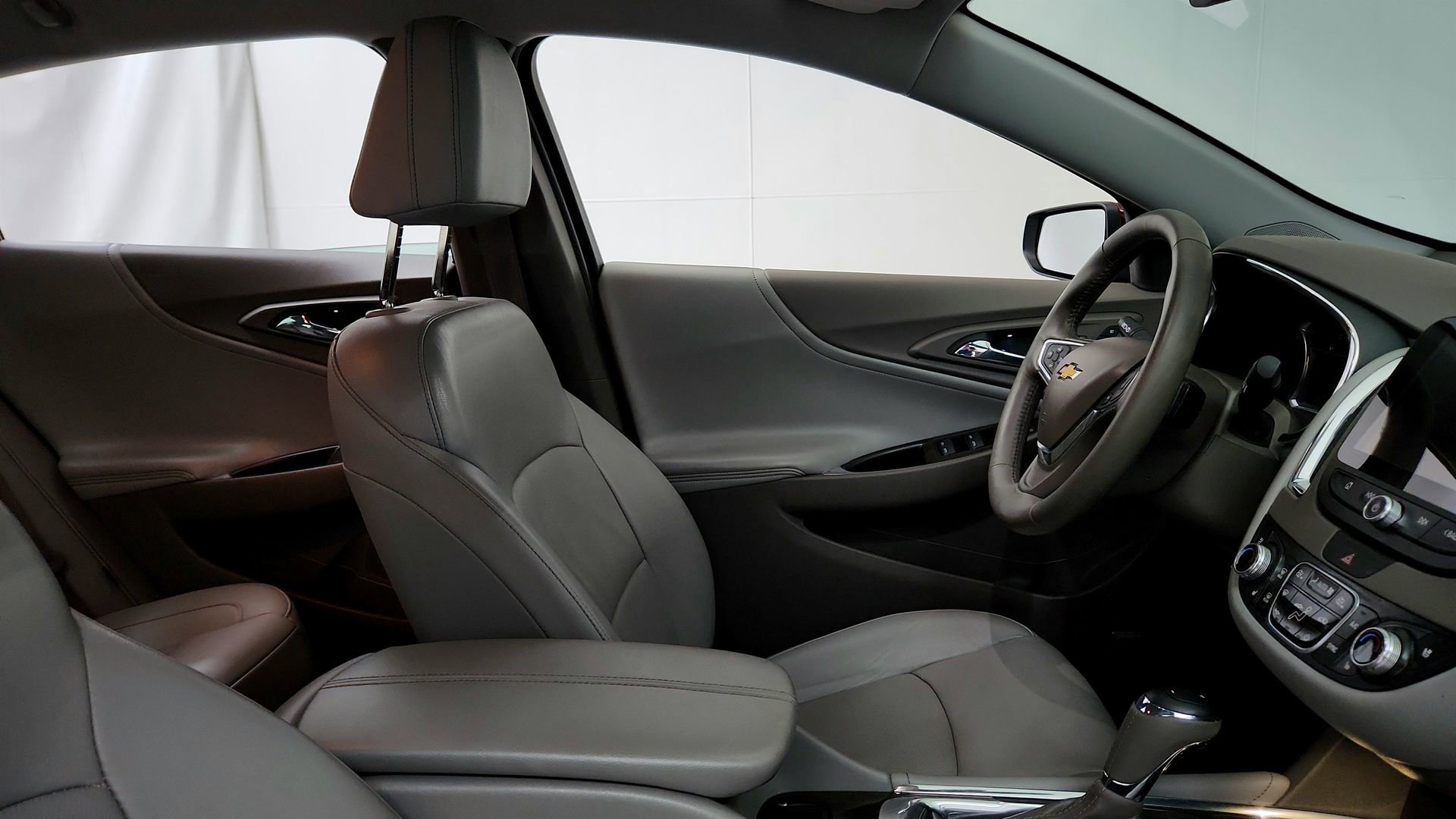 Used 2016 Chevrolet Malibu Premier FWD image 28