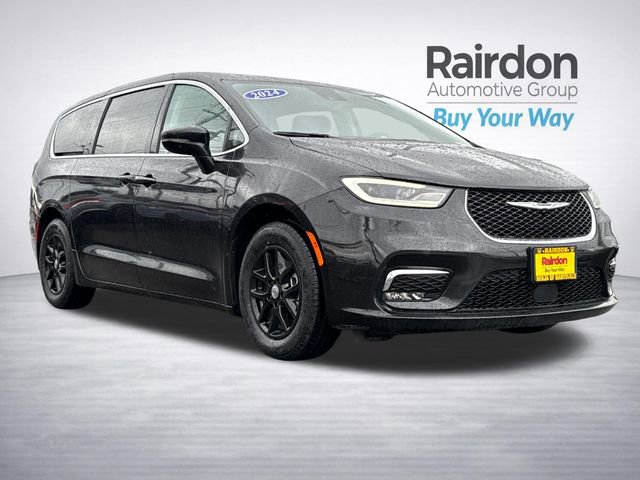 Used 2024 Chrysler Pacifica Touring-L