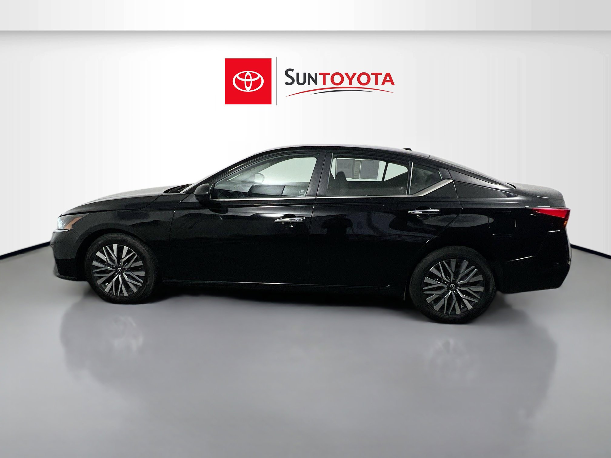 Used 2024 Nissan Altima 2.5 SV FWD image 7